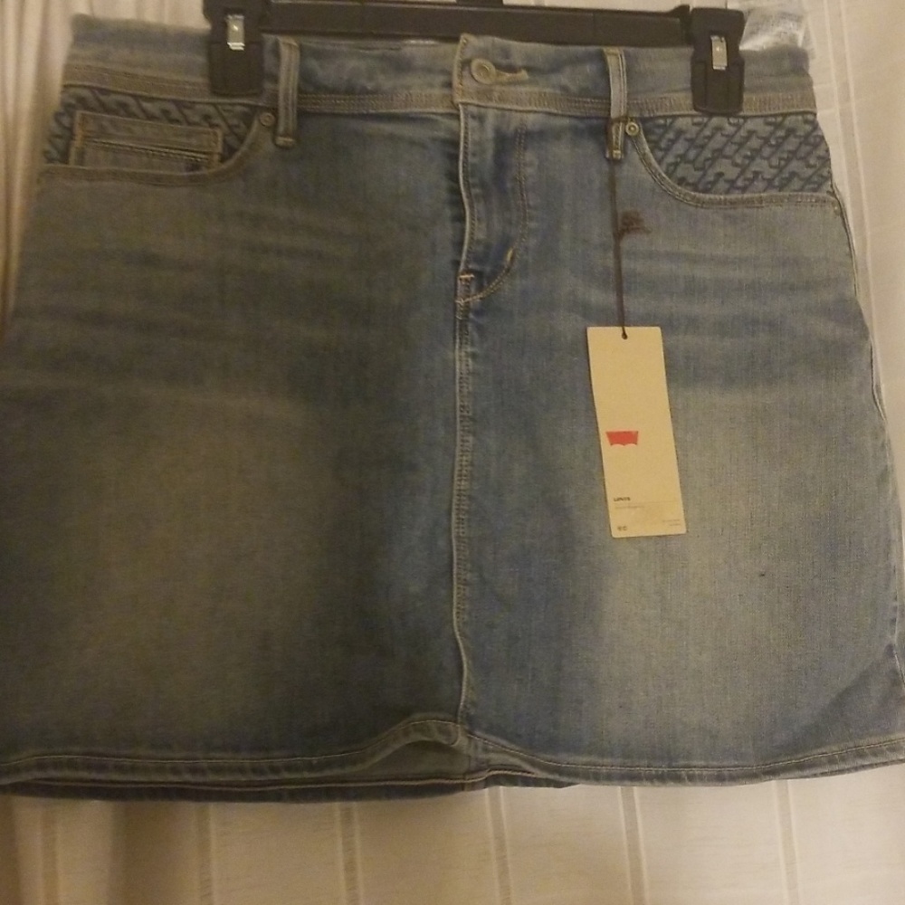 New Levi's denim skirt